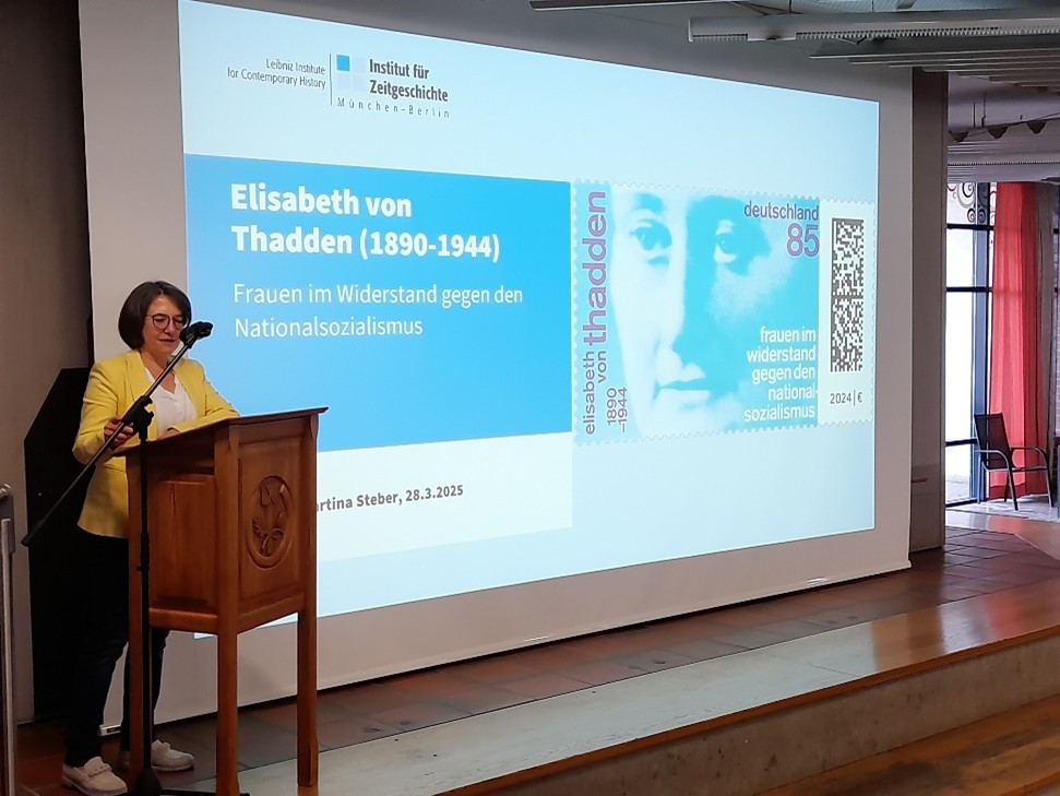 Was hat eine Sonderbriefmarke mit der Verfassungsviertelstunde zu tun?